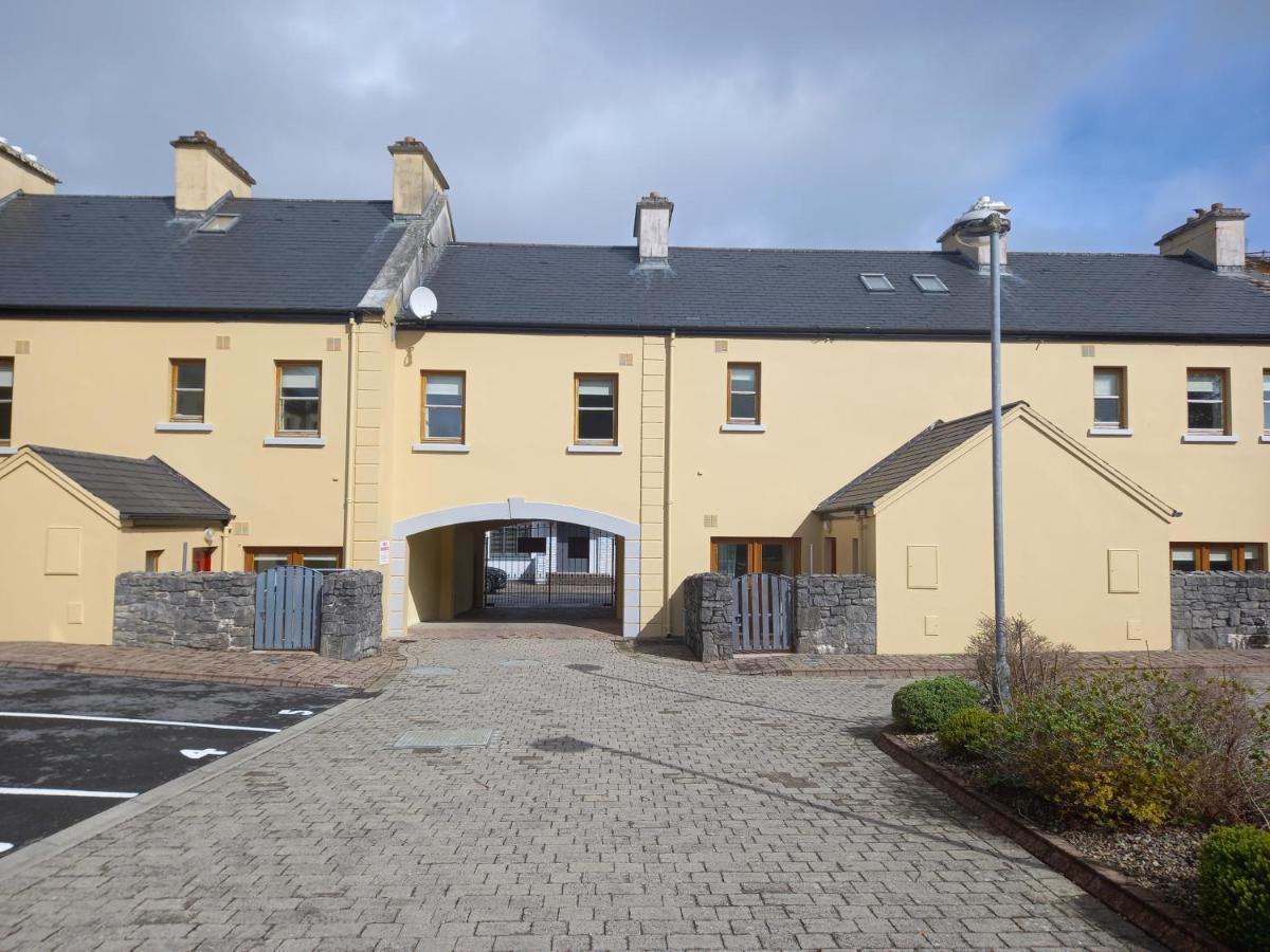 Town Square Holiday Homes Lisdoonvarna Exterior photo